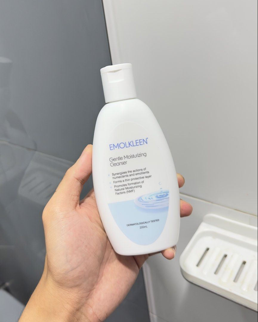 Emokleen Gentle Moisturizing Cleanser (Category: Face Care) located in Guiguinto. Submitted by iamjeralddavid (Listing ID 1464061011, Image 1). Description: Emokleen Gentle Moisturizing Cleanser — FOR SALE • 95% left — good as new • Bought for around ₱500+ from my derma • Selling for only ₱250 • Bought without consulting my derma first, and unfortunately, it felt drying on my skin • Properly stored and ready to use RFS: Not suitable for my skin, 