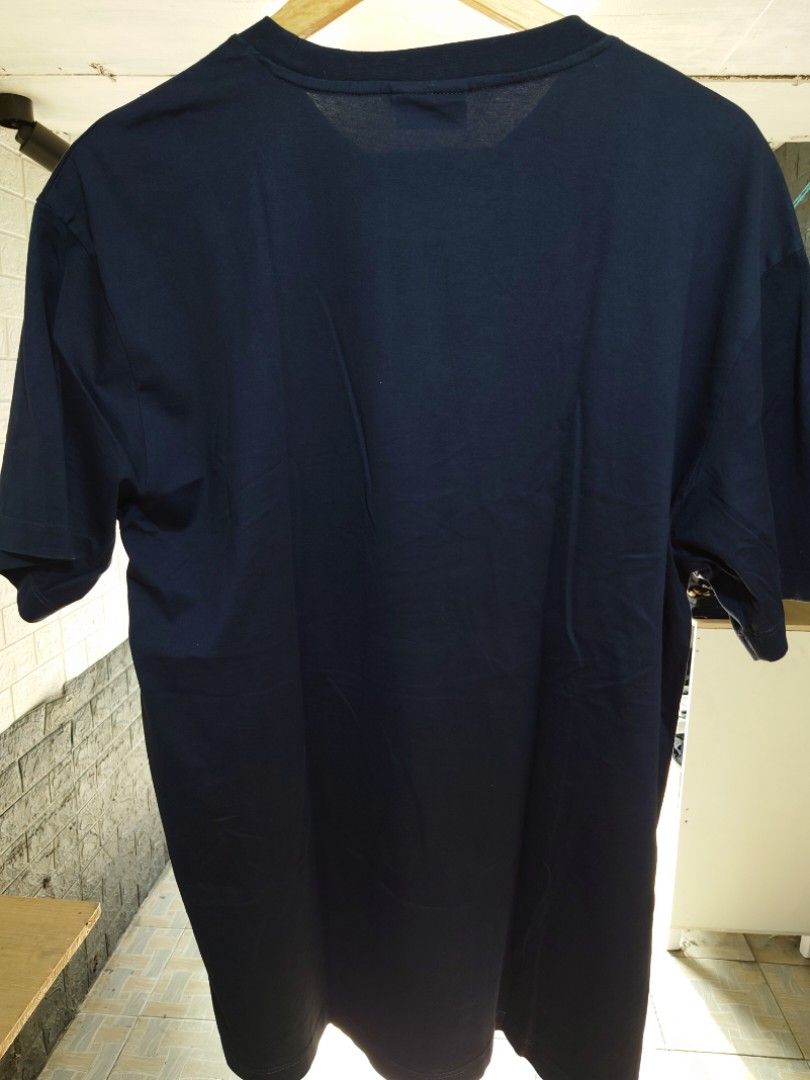 Emporio Armani tshirt thrift (Category: Tshirts & Polo Shirts ) located in Paranaque City. Submitted by emzeicool48572 (Listing ID 1464023456, Image 2). Description: Size: Large to Semi-XL (23x28 inch) Material: Cotton Color: Navy Blue color rate: 9/10 Condition: 9/10 📍Tambo Paranaque 💸Payment: Pay Maya only 📦🚚 Delivery: Lalamove or j&t (order mo book mo) No return policy Buy at your own risk Don't expect too much from this product, it's just