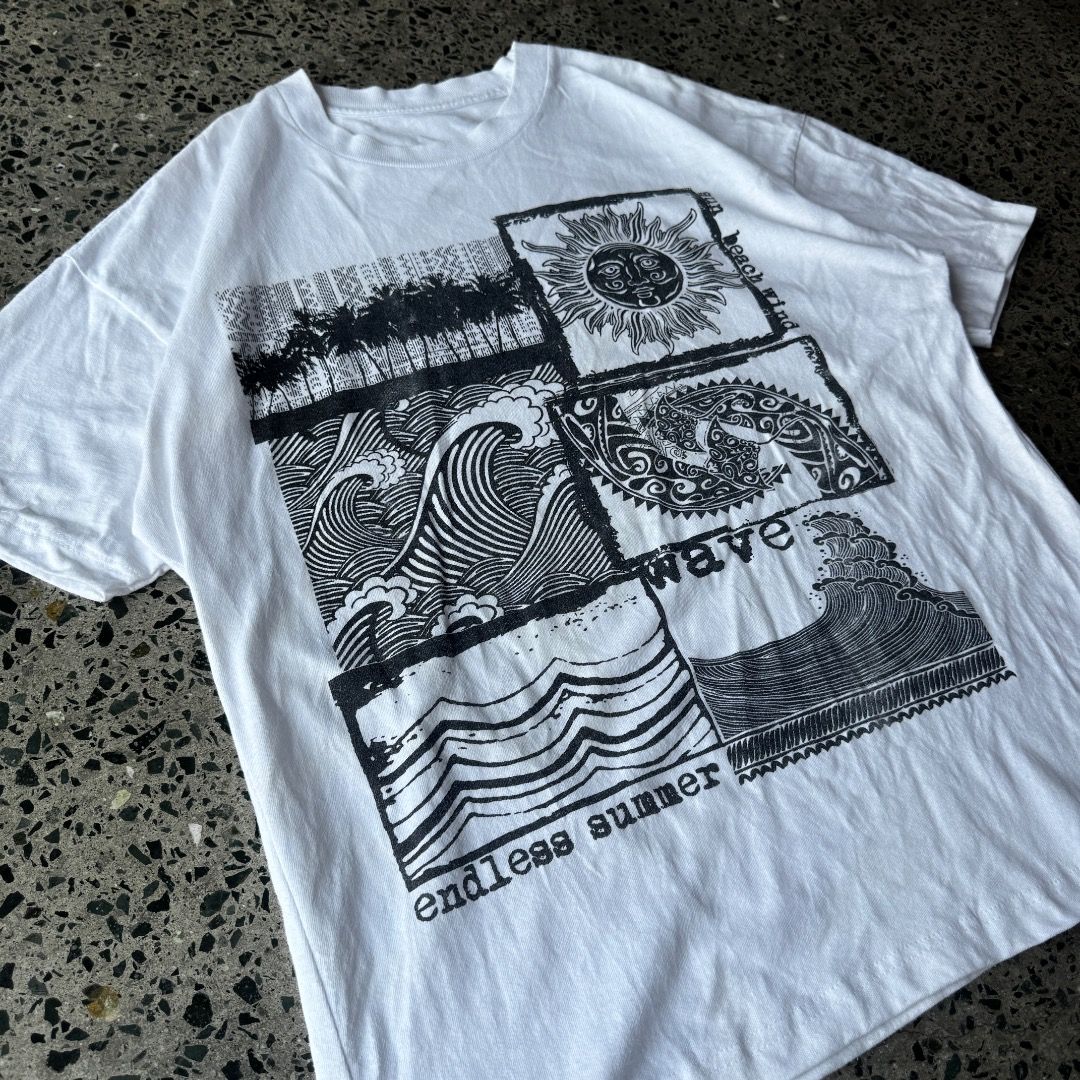 ENDLESS SUMMER (Category: Tshirts & Polo Shirts ) located in Quezon City. Submitted by theq.thriftshop (Listing ID 1464098059, Image 3). Description: PLEASE READ FIRST! MINE ₱349 + sf (FIXED) Size L (L 27”, W 23”) Issues: Light stains, tiny fade Color may vary due to lighting Model’s height: 5’9 💸 G-Cash payment 📦 J&T Nationwide shipping.