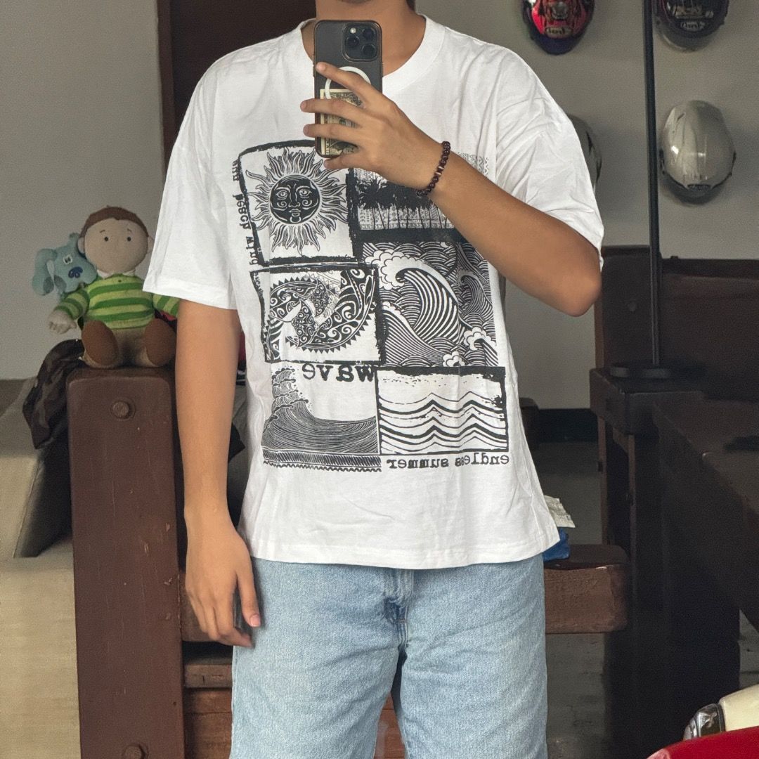 ENDLESS SUMMER (Category: Tshirts & Polo Shirts ) located in Quezon City. Submitted by theq.thriftshop (Listing ID 1464098059, Image 2). Description: PLEASE READ FIRST! MINE ₱349 + sf (FIXED) Size L (L 27”, W 23”) Issues: Light stains, tiny fade Color may vary due to lighting Model’s height: 5’9 💸 G-Cash payment 📦 J&T Nationwide shipping.