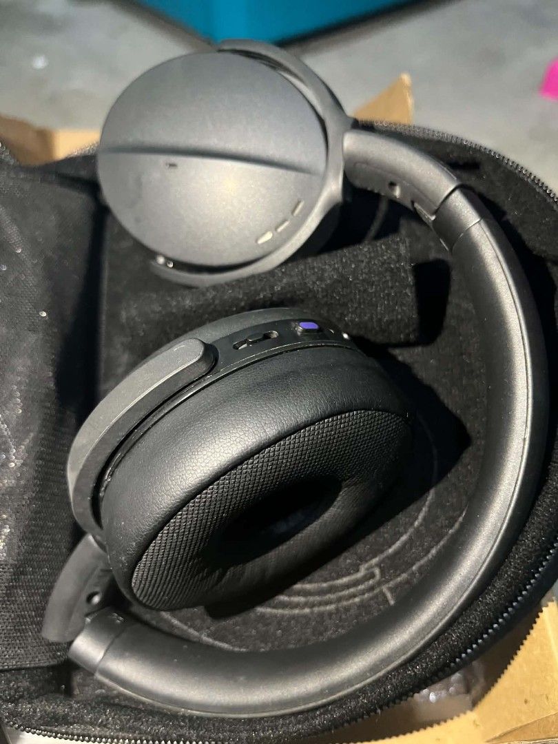 EPOS ADAPT 560 II Wireless ANC Headset (Category: Headphones & Headsets) located in Manila. Submitted by max0016 (Listing ID 1464005517, Image 3). Description: 2nd hand - EPOS ADAPT 560 II Wireless Headset - Active Noise Cancellation (ANC) for clear audio - Comes with original box, carrying case, and all accessories - Ideal for both calls and music listening - Tested workin - Slightly used COP via LBC meetup malapit sa location ko.