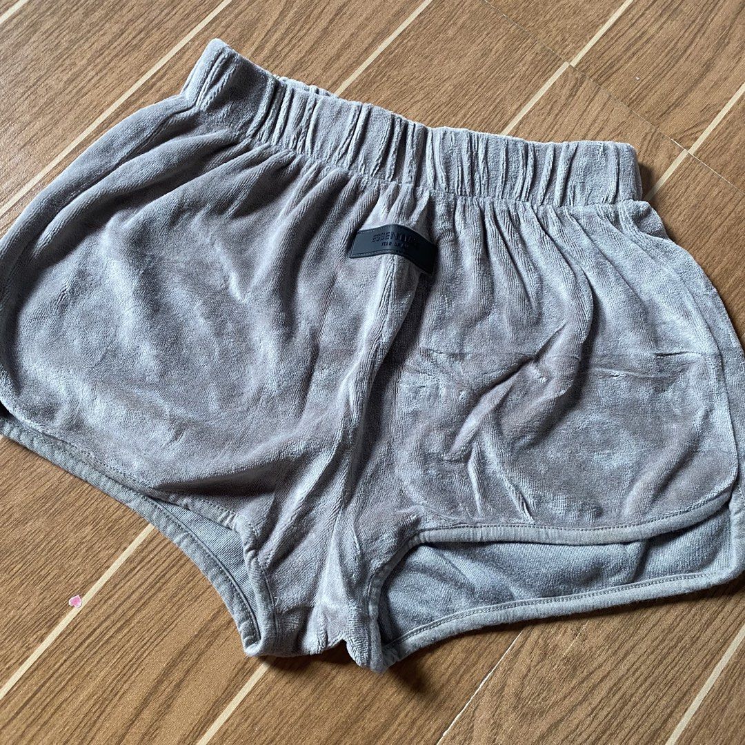 Essential booty short (Category: Shorts) located in Paete. Submitted by fat.archives (Listing ID 1464080864, Image 1). Description: Dimes Waist 26 up Length 10 +sf.