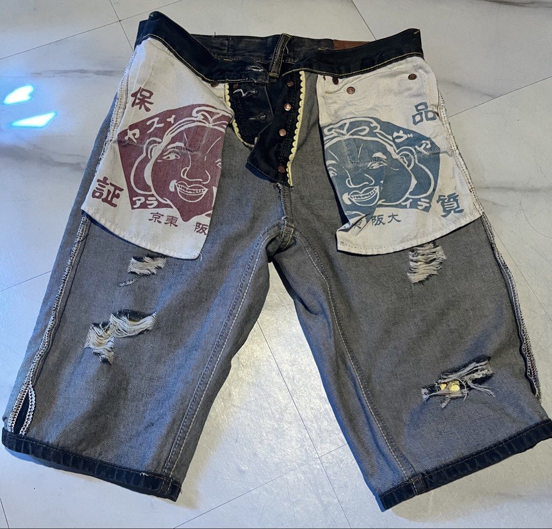 Evisu Jeans Denim Shorts Size 32 (Category: Shorts) located in Cavite. Submitted by christianzuuu (Listing ID 1464066443, Image 3). Description: - Crack print see attach photo - Yung dimes nasa picture - Bigay ko ng mura or best offer po - Pasok sa payat or sa bata haha mabilisan lang po paunahan nalang! - Evisu denim shorts - Tagged size 32 (please check measurements) - Iconic Evisu seagull logo on back pockets - Distressed detailing for a uniqu