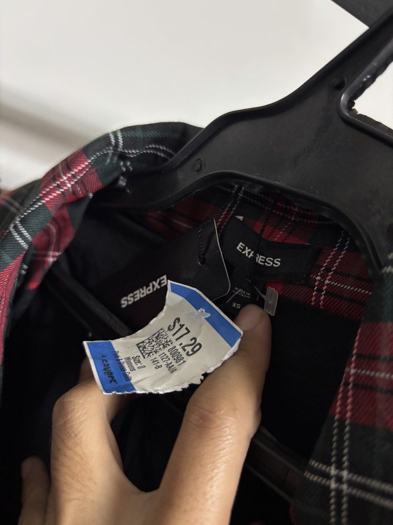 Express Coat (Category: Coats, Jackets and Outerwear) located in Pila. Submitted by isabelasthriftclothes (Listing ID 1464063122, Image 2). Description: .