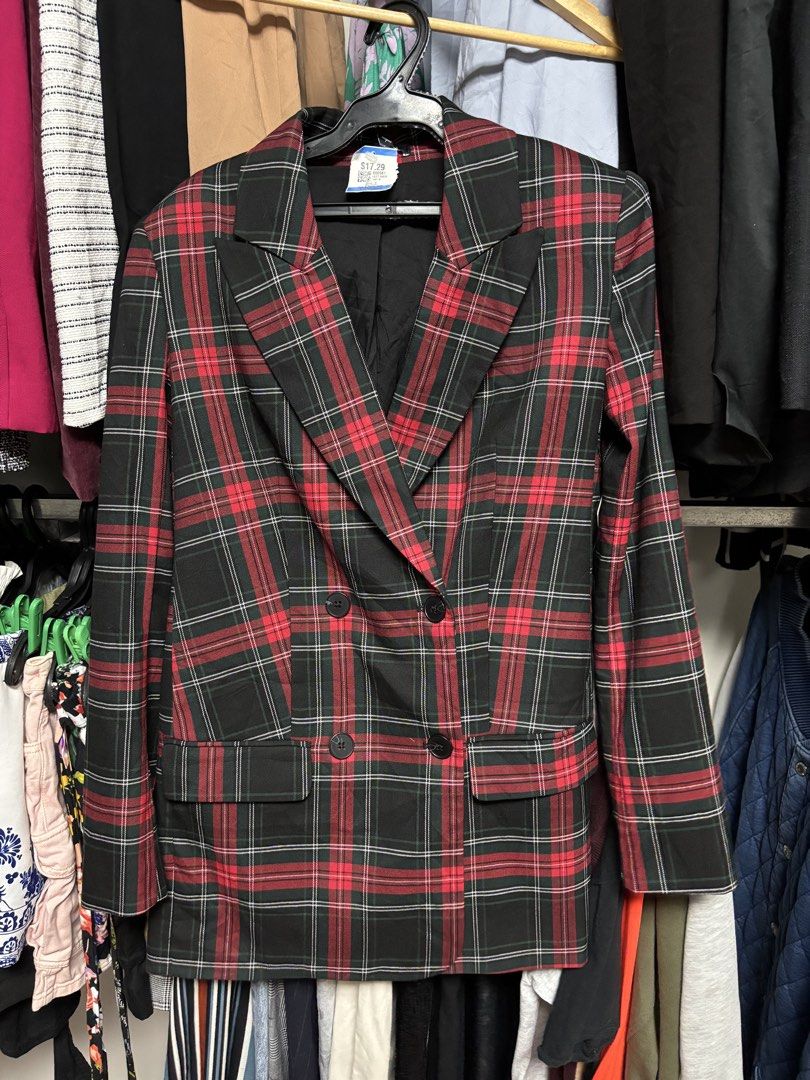 Express Coat (Category: Coats, Jackets and Outerwear) located in Pila. Submitted by isabelasthriftclothes (Listing ID 1464063122, Image 1). Description: .