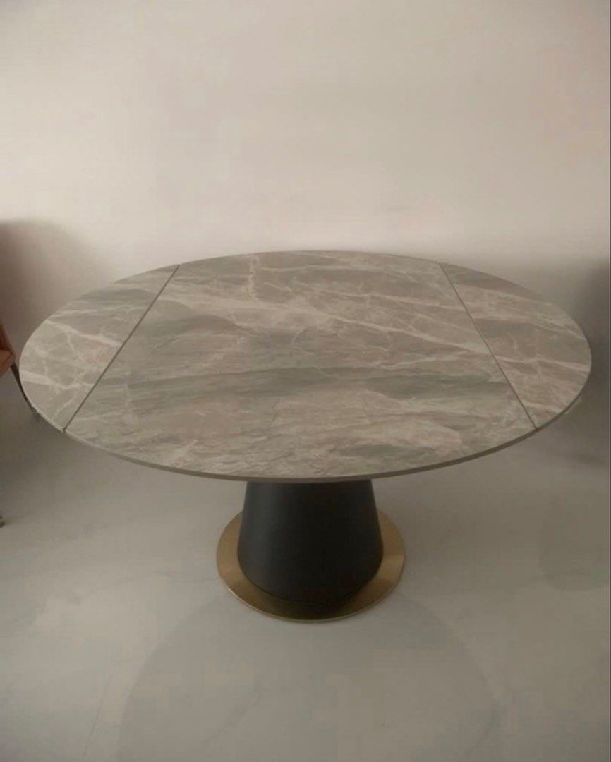 Extendable dining table (Category: Tables & Sets) located in Singapore. Submitted by mumtreasure (Listing ID 1463964465, Image 2). Description: Before extended: L130xD80xH70 After extension: L130xH70 (round).