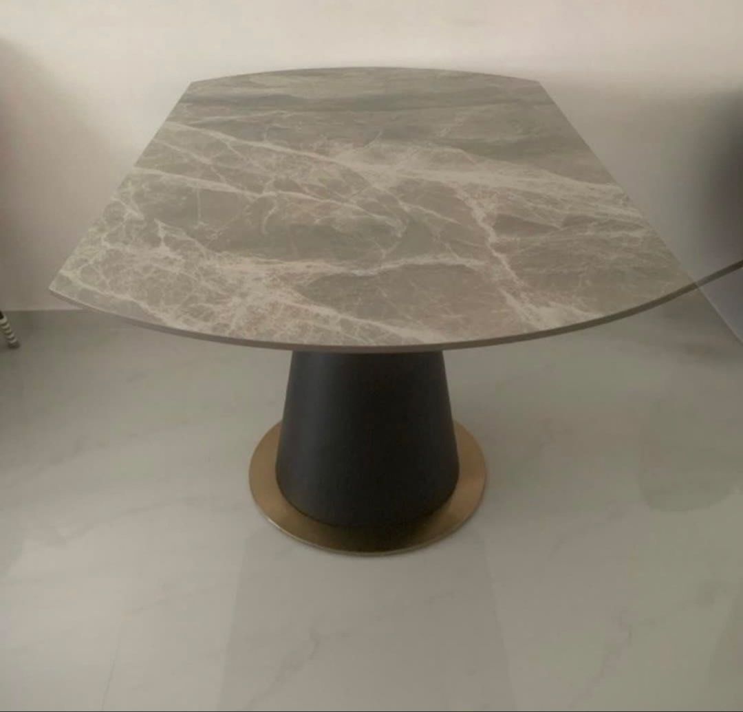 Extendable dining table (Category: Tables & Sets) located in Singapore. Submitted by mumtreasure (Listing ID 1463964465, Image 1). Description: Before extended: L130xD80xH70 After extension: L130xH70 (round).