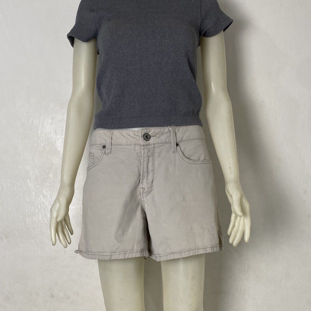FADED GLORY 🌸 | Khaki Denim Shorts (Category: Shorts) located in Bulacan. Submitted by orc.ph (Listing ID 1464036038, Image 2). Description: FADED GLORY 🌸 | Khaki Denim Shorts Material Used: 77% Cotton 22% Polyester - Khaki -Casual -Belt Loops -Mid-To-High Rise -Multi-Pocket Layer -Button And Zip-Fly Closure ‎-Size: L ‎-Waistline: 34” ‎-Length: 14” ‎Used Condition. Minor Visible Flaws ‎ ISSUE: Washable Stains ‎ ‎⚠️Note: For Inspo lang po yung W