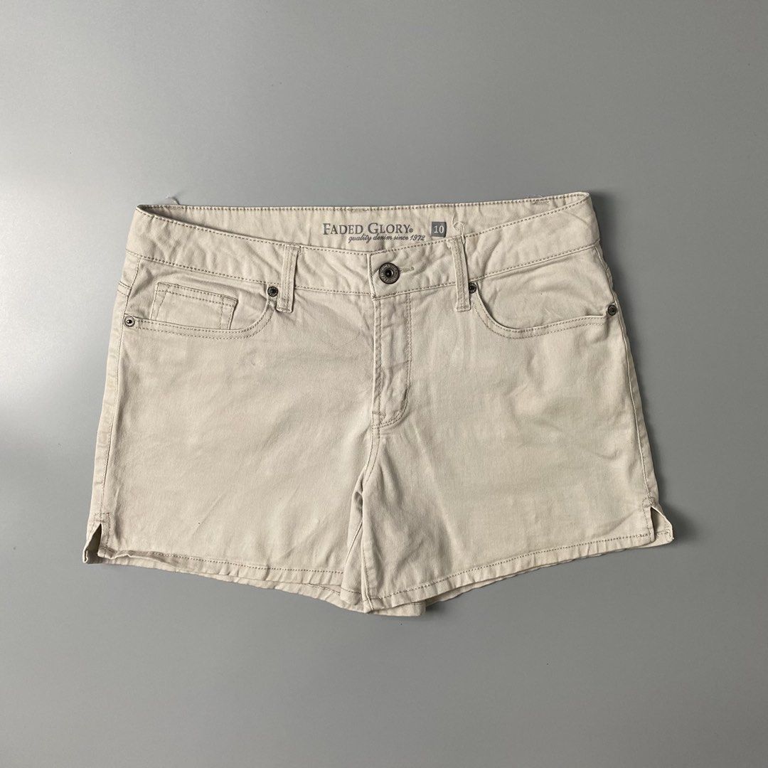FADED GLORY 🌸 | Khaki Denim Shorts (Category: Shorts) located in Bulacan. Submitted by orc.ph (Listing ID 1464036038, Image 1). Description: FADED GLORY 🌸 | Khaki Denim Shorts Material Used: 77% Cotton 22% Polyester - Khaki -Casual -Belt Loops -Mid-To-High Rise -Multi-Pocket Layer -Button And Zip-Fly Closure ‎-Size: L ‎-Waistline: 34” ‎-Length: 14” ‎Used Condition. Minor Visible Flaws ‎ ISSUE: Washable Stains ‎ ‎⚠️Note: For Inspo lang po yung W