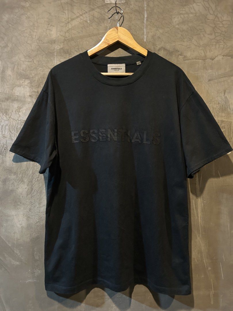 Fear of God Essentials Black (Category: Tshirts & Polo Shirts ) located in Manila. Submitted by jayson221 (Listing ID 1464068648, Image 1). Description: Dimes W:22 L:28 Excellent condition ✅ Issue ❌ Color rate 9.9/10 - Brand: Fear of God Essentials - Color: Black - Size: S - Features: Embossed 'ESSENTIALS' logo on the front - Origin: Made in Vietnam - Style: Ideal for casual wear and everyday outfits PM🔥 MoP: Gcash/PNB J&T:✈️🚘.