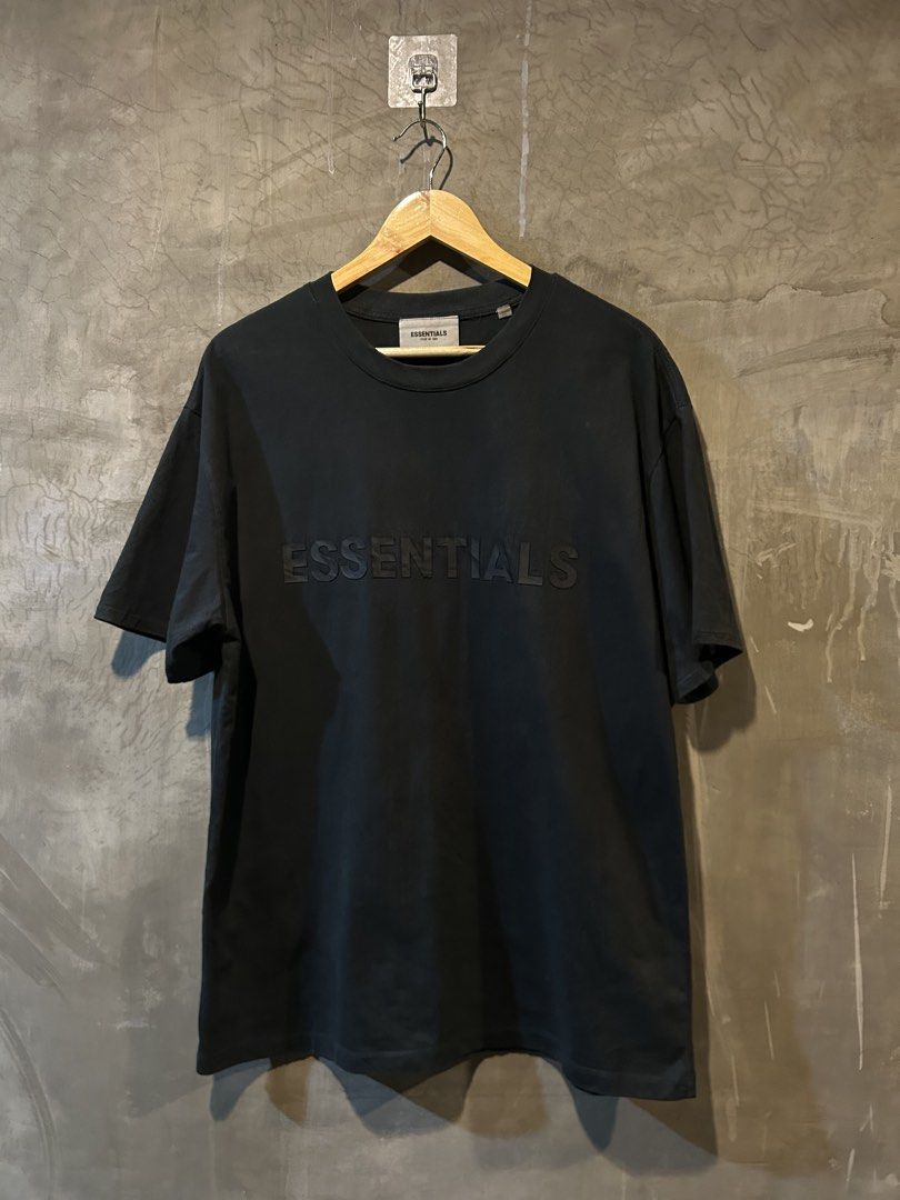 Fear of God Essentials Black (Category: Tshirts & Polo Shirts ) located in Manila. Submitted by jayson221 (Listing ID 1464068648, Image 2). Description: Dimes W:22 L:28 Excellent condition ✅ Issue ❌ Color rate 9.9/10 - Brand: Fear of God Essentials - Color: Black - Size: S - Features: Embossed 'ESSENTIALS' logo on the front - Origin: Made in Vietnam - Style: Ideal for casual wear and everyday outfits PM🔥 MoP: Gcash/PNB J&T:✈️🚘.