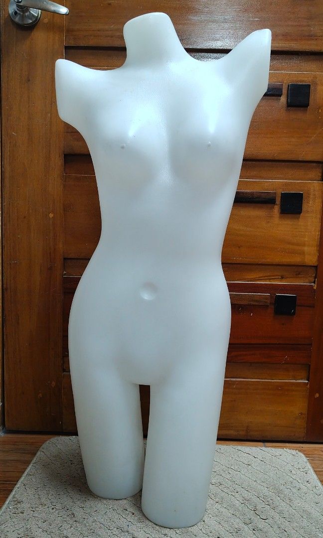 Female table top full form Mannequin (Category: Activewear) located in Manila. Submitted by lovebolicco (Listing ID 1463975008, Image 1). Description: Material: Hard Plastic.