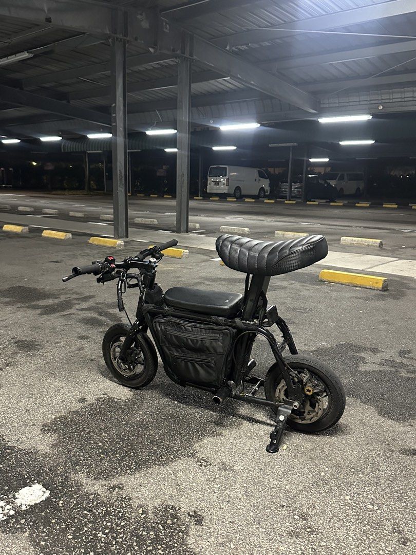 fiddo setup (Category: E-Scooters & E-Bikes) located in Singapore. Submitted by _khabib (Listing ID 1463486875, Image 2). Description: fiddo setup untag motor 60a yyk throttle/key ignition back brakes middle bag 60v 30ah lg cell 12v converter NO FIXIE no batt WTT.