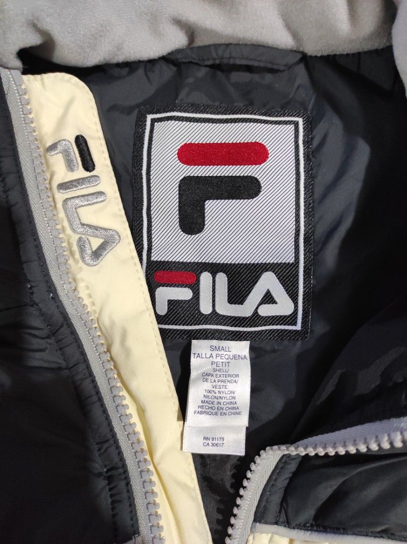 FILA PUFFER SLEEVELESS JACKET (Category: Coats, Jackets and Outerwear) located in Las Pinas. Submitted by jeusmanlangit (Listing ID 1464074199, Image 3). Description: FILA PUFFER SLEEVELESS JACKET DIMES: W: 21. L: 26 NO ISSUE 700 pesos lang DM📩.