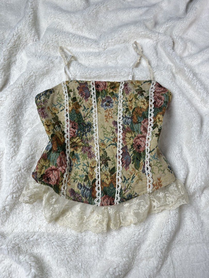 Floral Tapestry Corset Top (Category: Others Tops) located in Polomolok. Submitted by allisthriftsph (Listing ID 1464090144, Image 1). Description: .