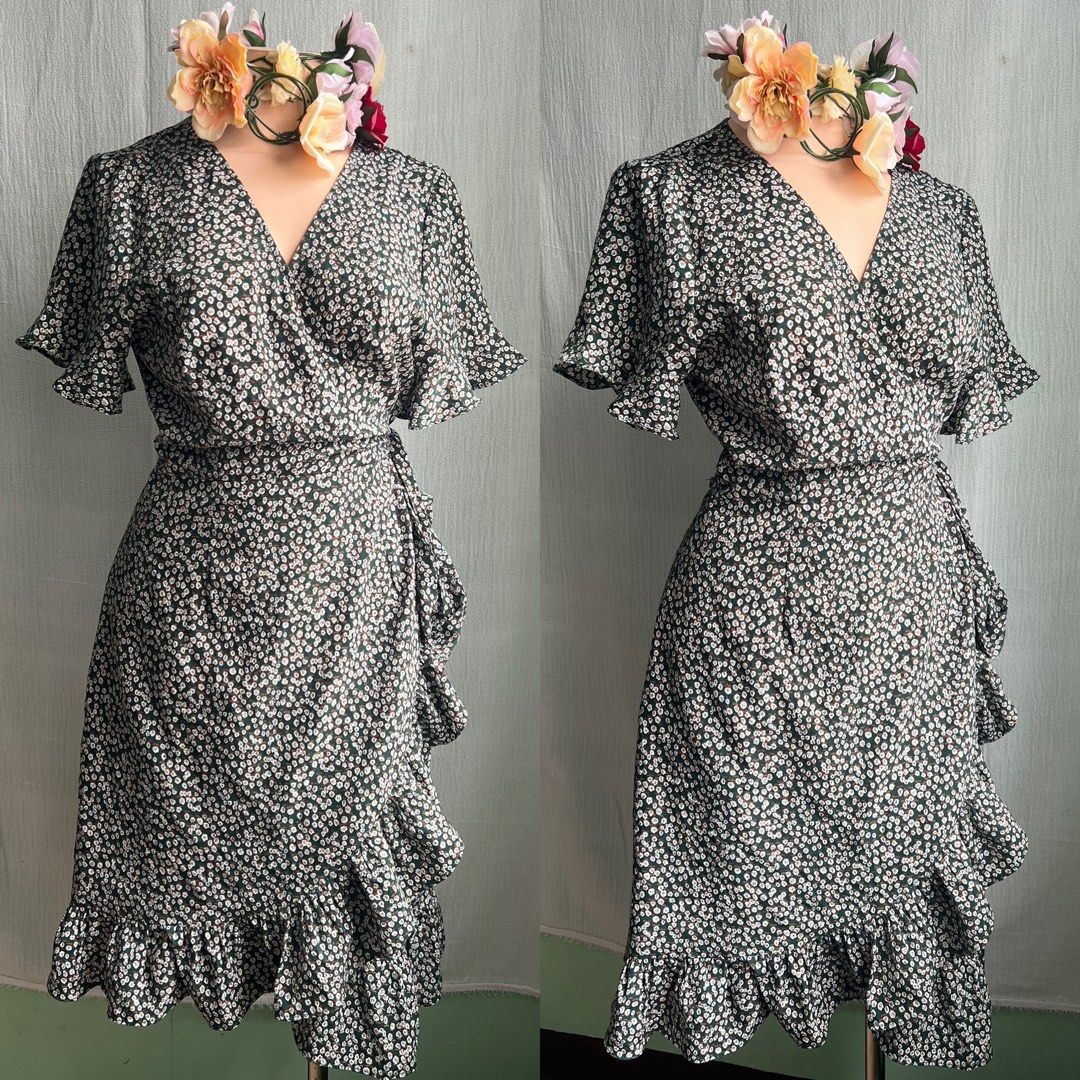 Floral Wrap Dress with Ruffle Hem (Category: Dresses) located in Quezon City. Submitted by charlenedv58782 (Listing ID 1463950545, Image 1). Description: 🥀 SIZE: MEDIUM TO XL 🥀BRAND: AVA 🌺WRAP AROUND DRESS, NOT STRETCHY SUPER NICE, FLOWY AND MALAMIG SA BALAT ANG TELA - Dark green wrap dress - Ditsy floral print - Flutter sleeves - Ruffled hem - Cinched tie waist - Flattering and feminine style - Ideal for casual outings or garden parties.