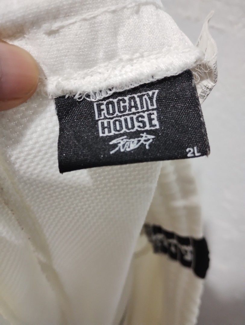FOCATY HOUSE White Track Pants (Category: Joggers) located in Imus. Submitted by darylg88358770 (Listing ID 1464081502, Image 3). Description: - Brand: FOCATY HOUSE - Color: White - Size: 2L - Features: Side stripe with repeated brand name, elastic waistband with drawstring - Ideal for: Casual wear, lounging the items trifted fresh from bale need wash issue kita sa last pic dumi washable good condition dimes 34x40w 40l .