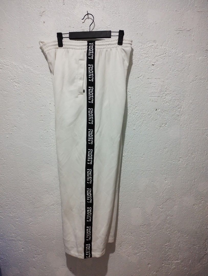 FOCATY HOUSE White Track Pants (Category: Joggers) located in Imus. Submitted by darylg88358770 (Listing ID 1464081502, Image 2). Description: - Brand: FOCATY HOUSE - Color: White - Size: 2L - Features: Side stripe with repeated brand name, elastic waistband with drawstring - Ideal for: Casual wear, lounging the items trifted fresh from bale need wash issue kita sa last pic dumi washable good condition dimes 34x40w 40l .