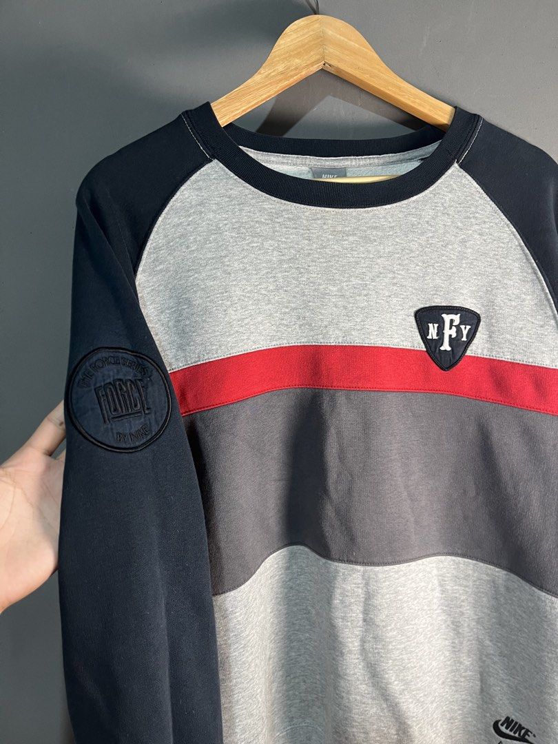 NIKE SWEATSHIRT (Category: Announcements) located in Palo. Submitted by marllennon (Listing ID 1464137616, Image 2). Description: NIKE SWEATSHIRT Solid to mga tol 🔥 Good condition no issue color rate : 10/10 Size on tag - XL W - 24.5 L - 28 ₱ 850+sf Location : Tacloban city | Palo leyte 🚚J&T EXPRESS.