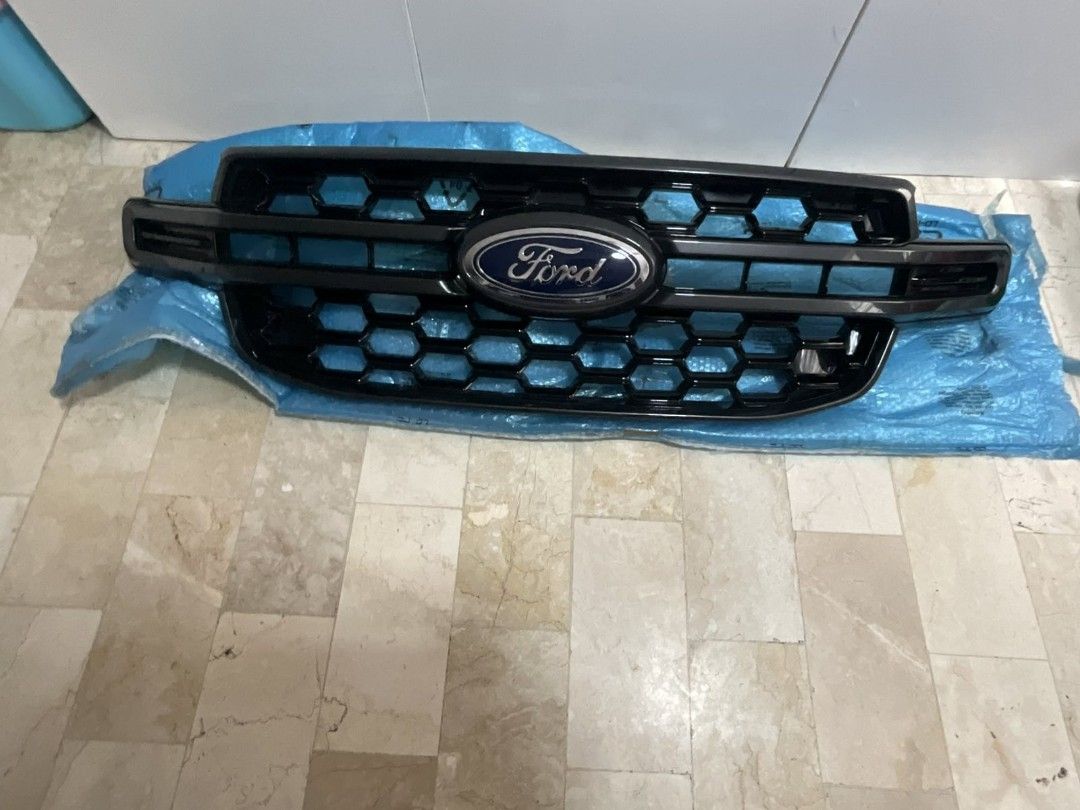 Ford ranger wildtrack Grill 2023 (Category: Other Automotive Parts and Accessories) located in Quezon City. Submitted by supermom0711 (Listing ID 1464093160, Image 1). Description: Magandang araw 🥰 Pag kalabas po sa casa pinapalitan ko po agad ng grill naka display lang po ito kaya benta ko na po. Location timog area.