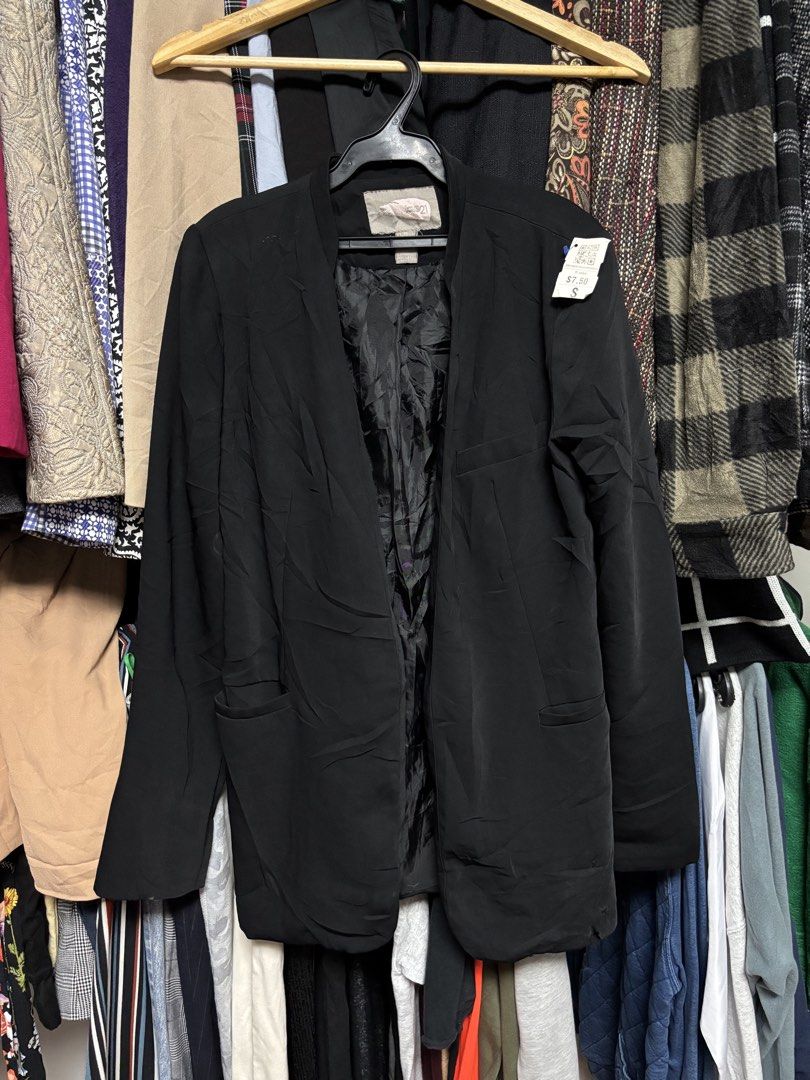 Forever 21 Coat (Category: Coats, Jackets and Outerwear) located in Pila. Submitted by isabelasthriftclothes (Listing ID 1464068768, Image 1). Description: .