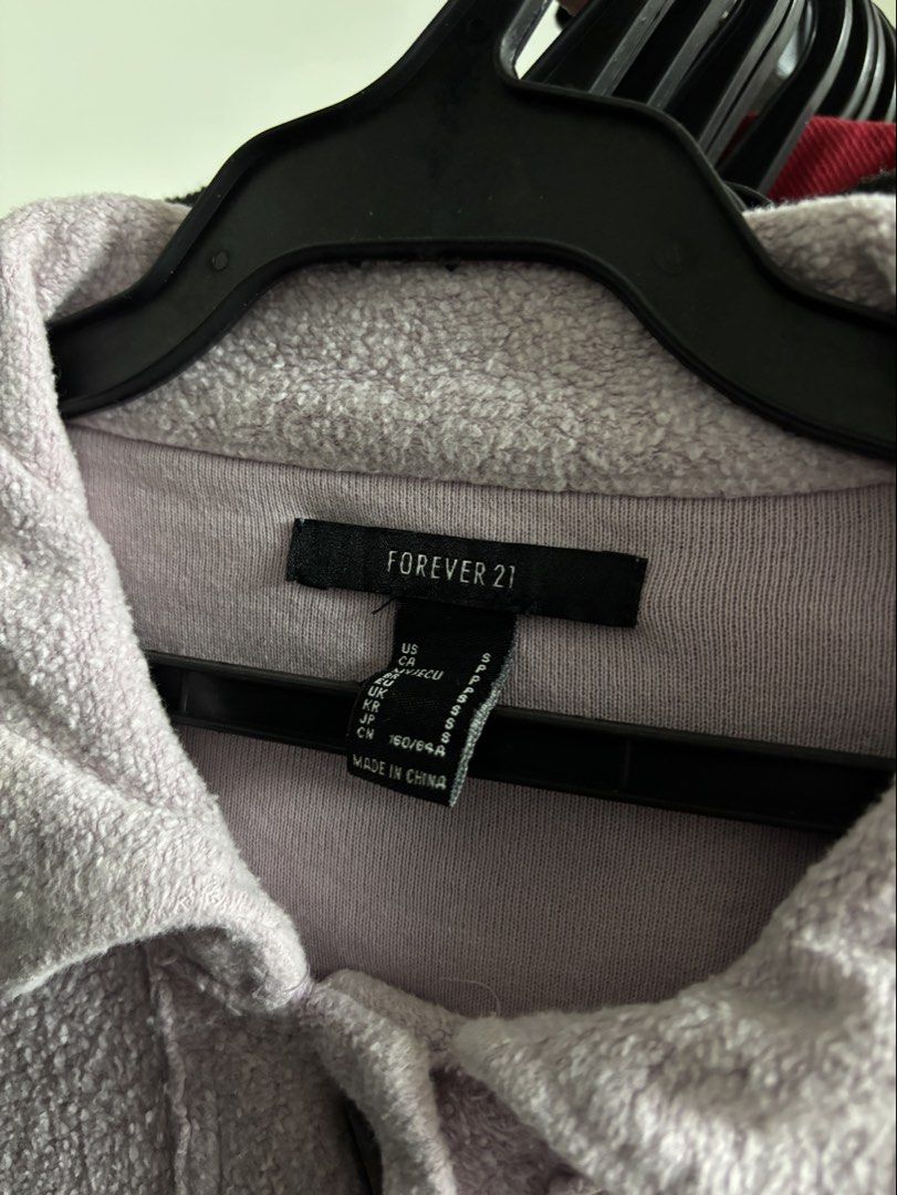 Forever 21 Crop Coat (Category: Coats, Jackets and Outerwear) located in Pila. Submitted by isabelasthriftclothes (Listing ID 1464056173, Image 2). Description: .