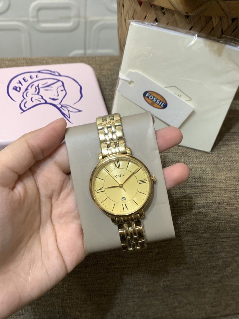 Fossil Watch (Category: Women's Watches) located in Manila. Submitted by jei_sol (Listing ID 1464061206, Image 3). Description: - Genuine Gold Fossil Watch - Durable Stainless Steel Band - Elegant Roman Numeral Hour Markers - Convenient Date Window - Includes Original Fossil Tin and Box - Brand New with Tag Still Attached - Versatile: Ideal for Daily Wear or Special Occasions RFS: Urgent Decluttering BRAND NEW! .