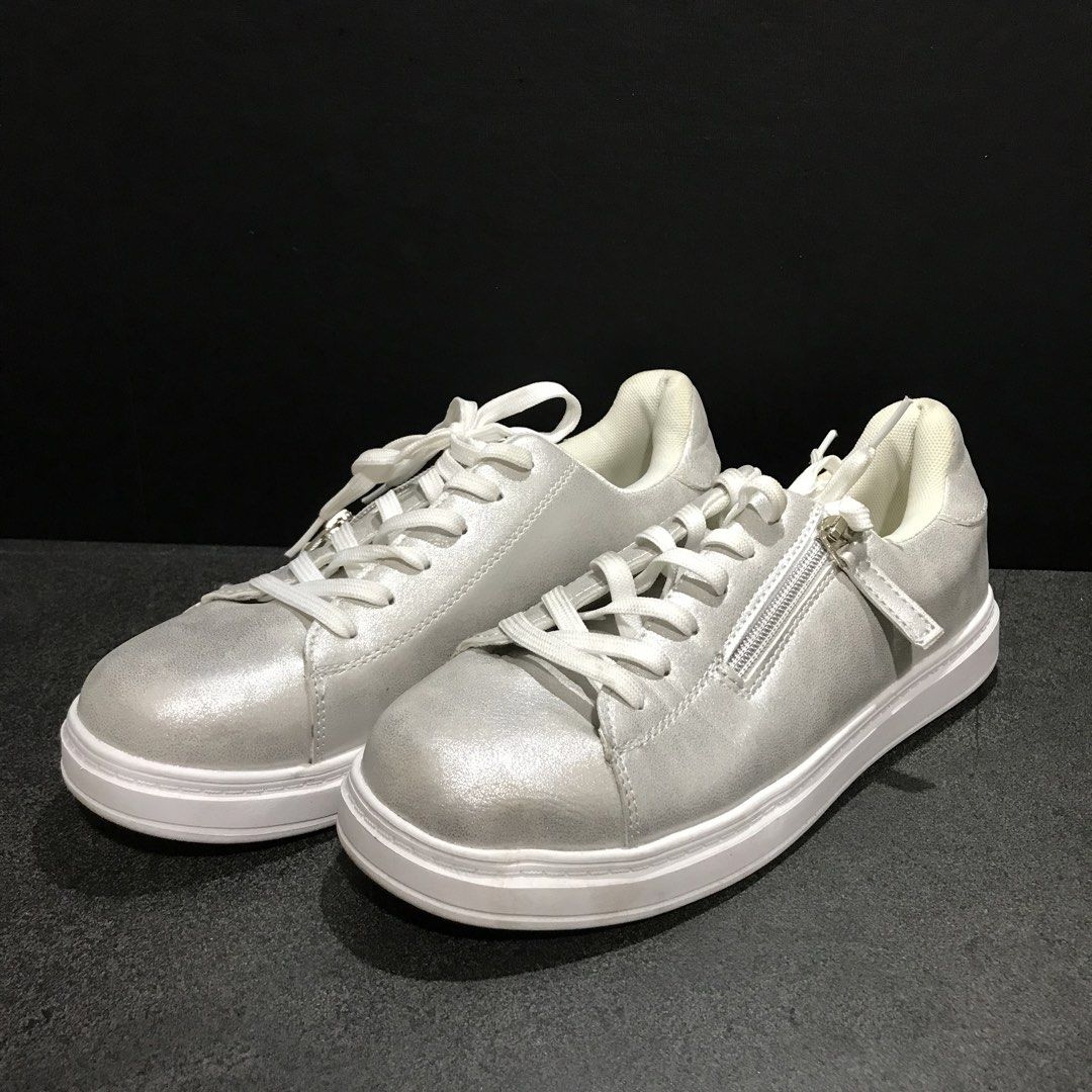 Found Good Silver Metallic Zip-Up Sneakers (Category: Sneakers) located in Baao. Submitted by all.things.japan (Listing ID 1463991117, Image 1). Description: - Cool silver sneakers with a metallic sheen - Lace-up closure with a convenient side zipper - Platform sole for added height - Ideal for casual wear - Brand new, never worn.