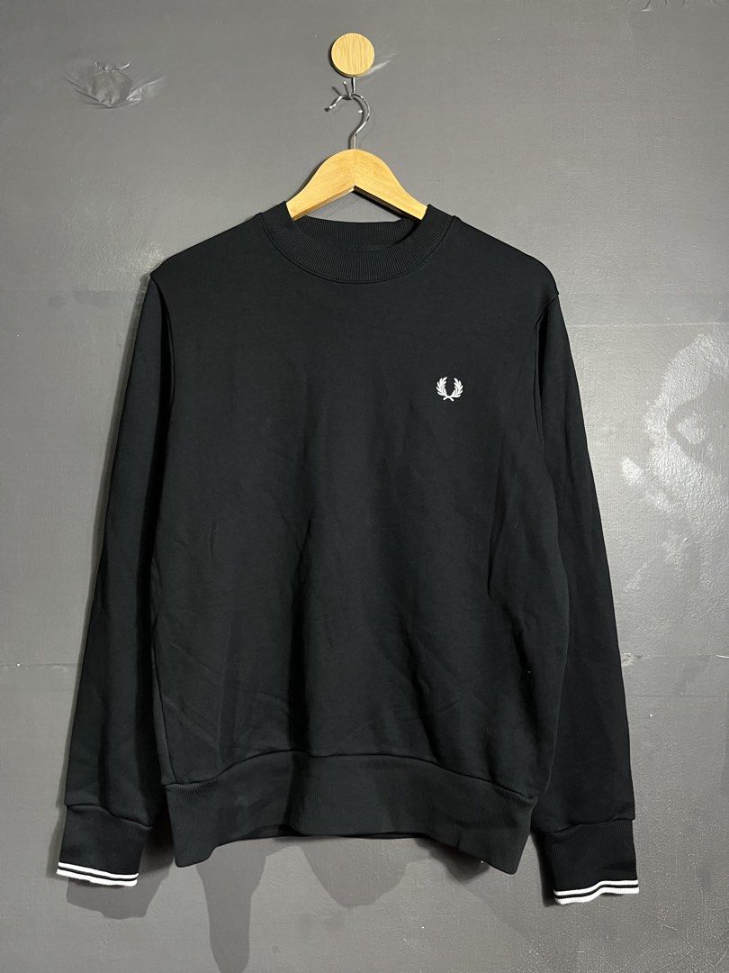 Fred Perry Crewneck (Category: Coats, Jackets and Outerwear) located in Bacolod City. Submitted by piquedup.ph_v2 (Listing ID 1463988389, Image 1). Description: Fred Perry Crewneck -Authentic Size: Medium | 21x27 Condition: Excellent Color rate: 10/10 (Color may vary to lighting) Flaws: None.