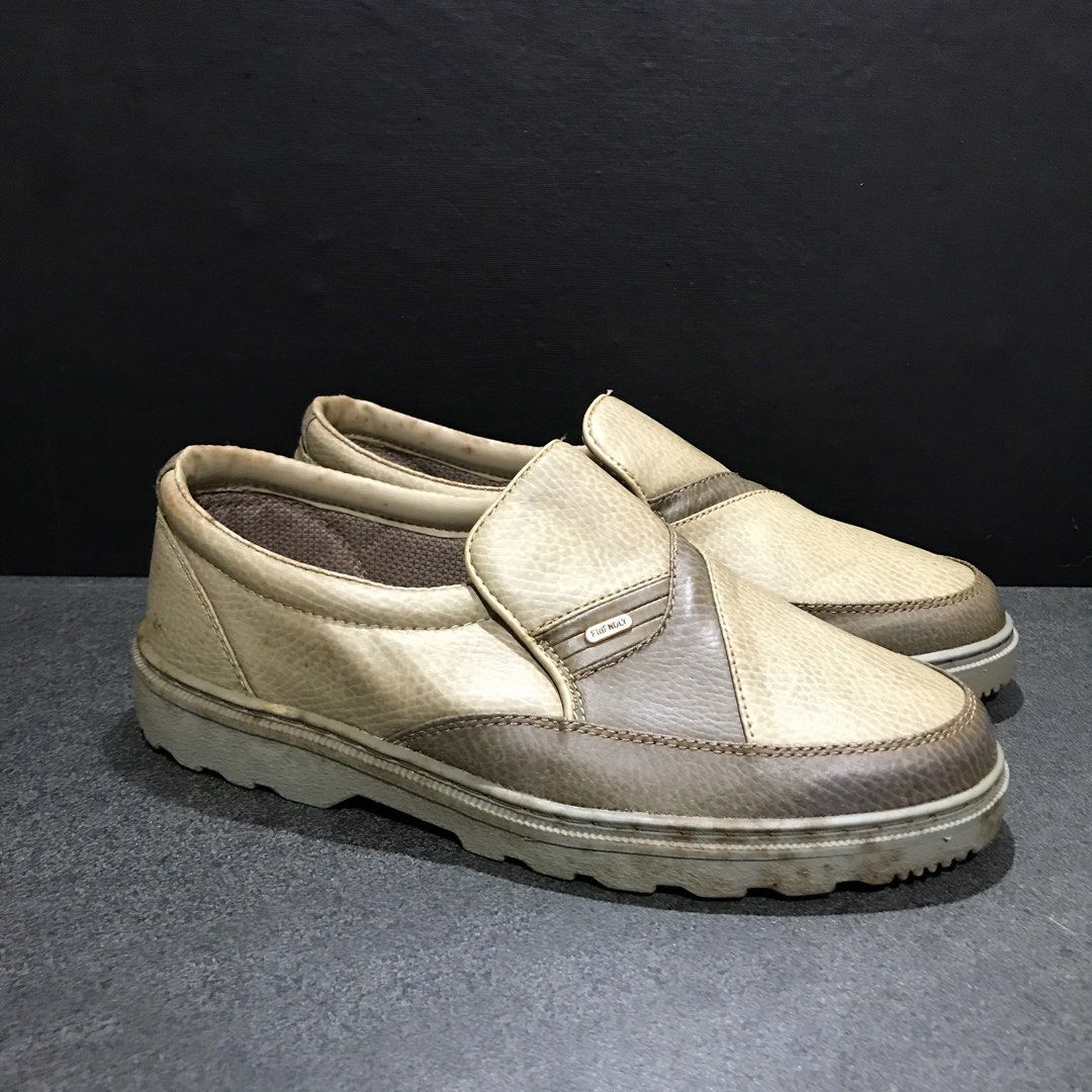 Friendly Men's Slip-On Shoes Size 25.5EEE (Category: Dress Shoes) located in Baao. Submitted by all.things.japan (Listing ID 1463991397, Image 3). Description: - Brand: Friendly - Type: Slip-on shoes - Color: Tan and brown - Material: Textured leather-like - Closure: No laces, easy to wear - Size: 25.5EEE - Occasion: Casual wear or work.
