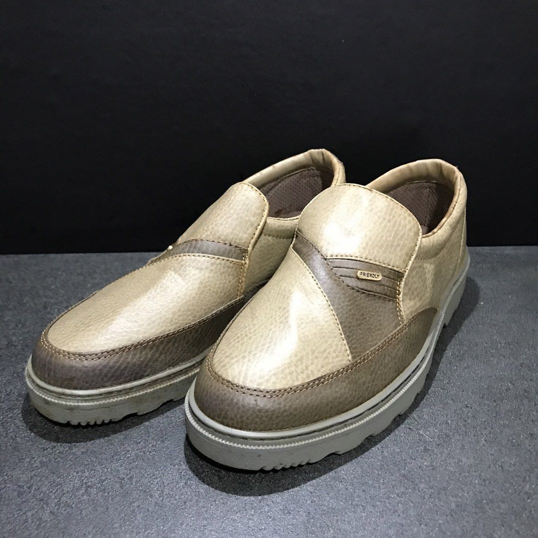 Friendly Men's Slip-On Shoes Size 25.5EEE (Category: Dress Shoes) located in Baao. Submitted by all.things.japan (Listing ID 1463991397, Image 2). Description: - Brand: Friendly - Type: Slip-on shoes - Color: Tan and brown - Material: Textured leather-like - Closure: No laces, easy to wear - Size: 25.5EEE - Occasion: Casual wear or work.