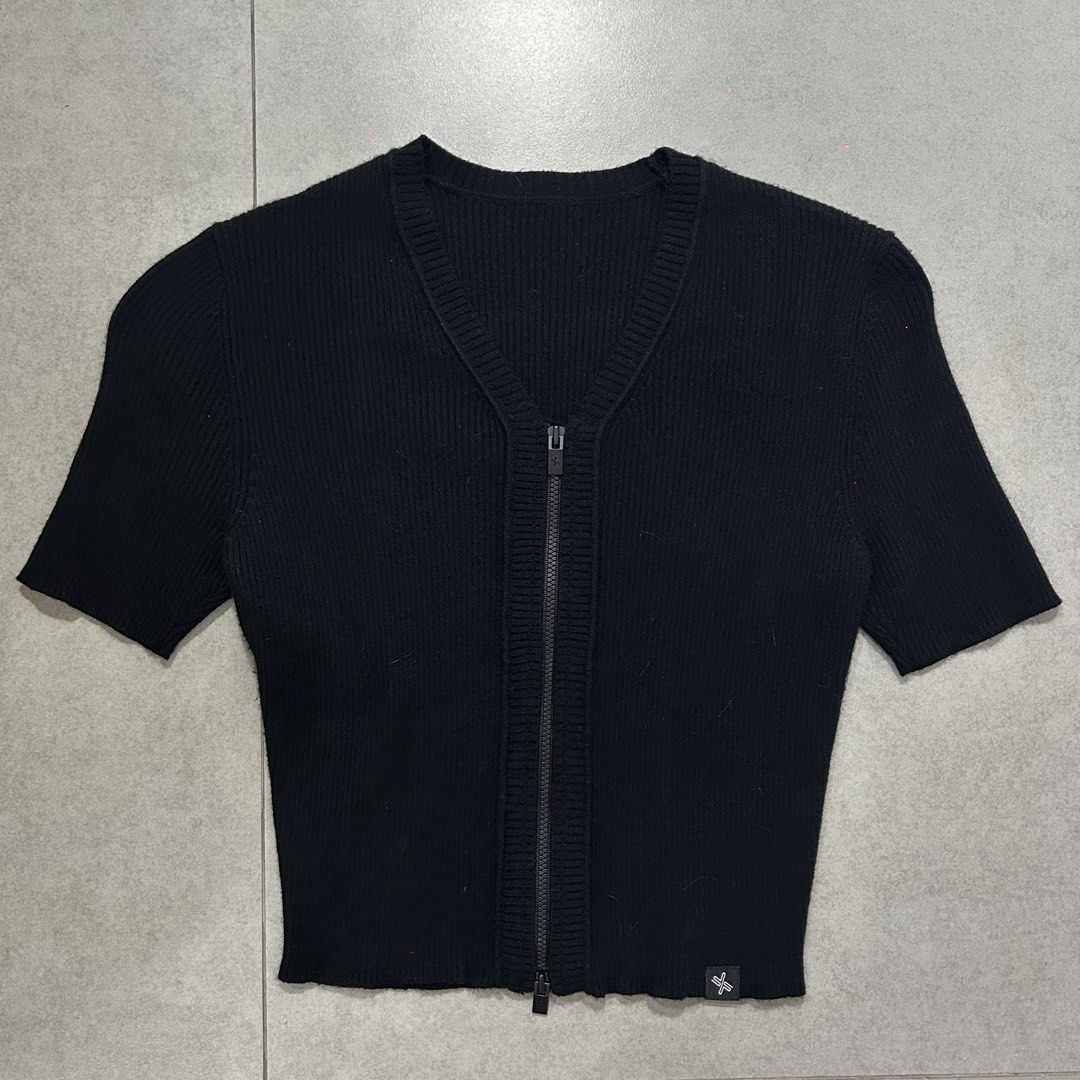 [From Korea] Black Zip-Up Cropped Top (Category: Others Tops) located in Manila. Submitted by humabn (Listing ID 1463996190, Image 1). Description: - Black ribbed short sleeve cardigan - Zip-up front closure - Cropped fit - Size: S - Versatile for layering or standalone wear.