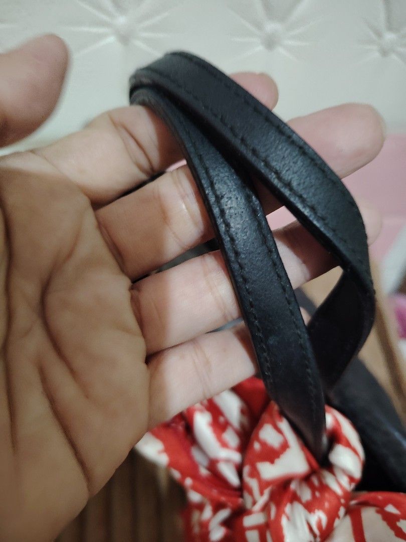 Furla (Category: Shoulder Bags) located in Bulacan. Submitted by jhefkheelo02163 (Listing ID 1463938806, Image 3). Description: Furla handbag With sling slot Supernice in actual No flaws Accessories not included .