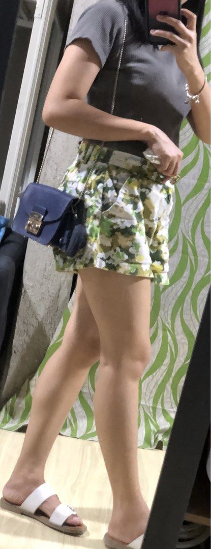 FURLA METROPOLIS MINI (Category: Cross-body Bags) located in Manila. Submitted by o_authentique (Listing ID 1463950700, Image 2). Description: ORIGINAL FURLA metropolis Excellent condition .