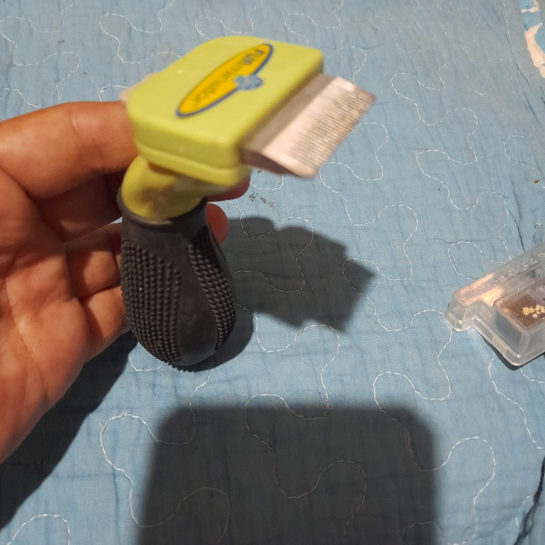 FURminator Deshedding Tool for Pets (Category: Health & Grooming) located in Bocaue. Submitted by marajapansurplus (Listing ID 1463984690, Image 3). Description: - FURminator deshedding tool - Effectively removes loose undercoat and excess hair - Features a comfortable grip handle for easy use - Promotes a healthy coat and significantly reduces shedding - Ideal for regular grooming sessions.