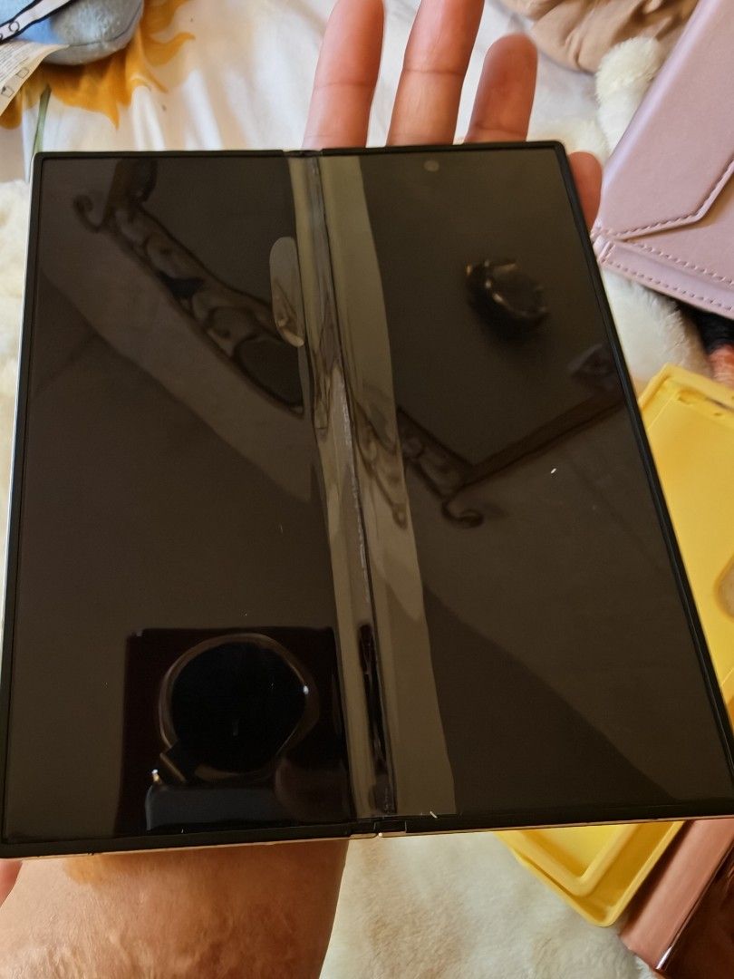 Galaxy Fold 6 (Category: Samsung) located in Makati City. Submitted by kristinenicole2889 (Listing ID 1463961288, Image 2). Description: Pink Samsung Galaxy Fold 6 -purchased March 2025 -256GB -dual sim, Sim 1 is locked to Globe -comes with box, charging cable, phone cases and front cover screen protector. folding screen protector is creased and needs replacement at Samsung store. negotiable. RFS: upgraded meet up only in Makati City Hall or Ayal