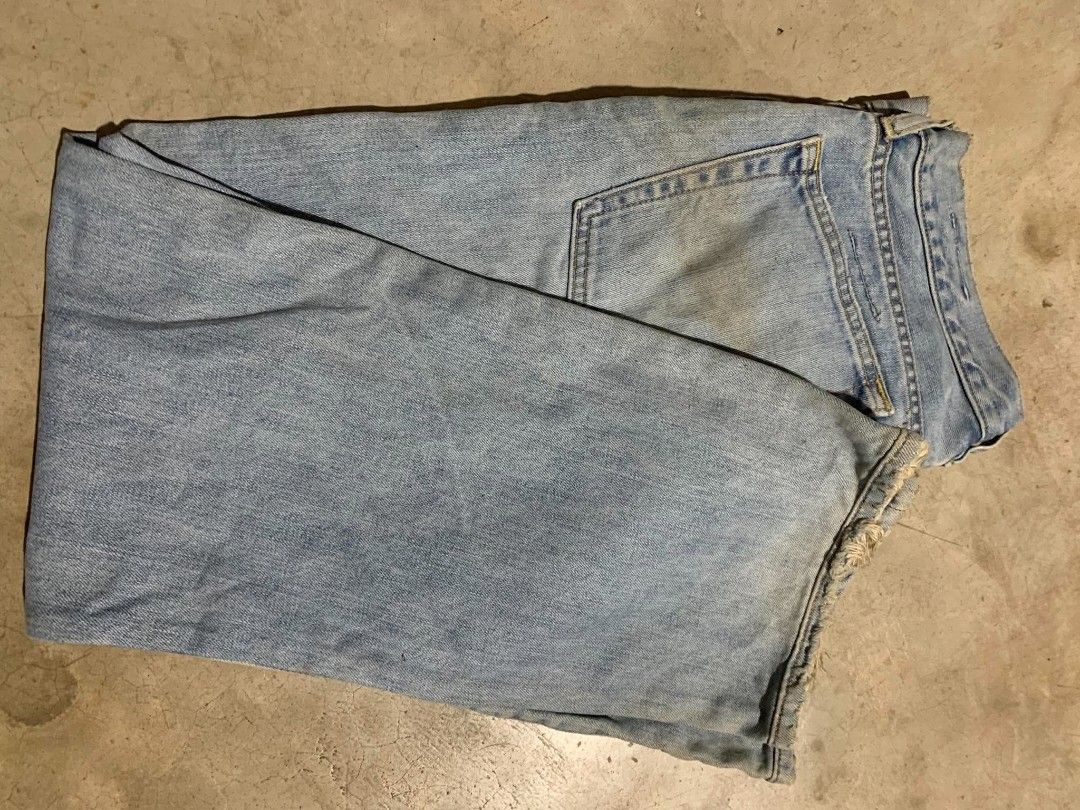 GAP 1969 Light Wash Denim Jeans (Category: Jeans) located in Cavite. Submitted by noriegayou99586 (Listing ID 1464137726, Image 1). Description: - GAP 1969 Collection - Light wash denim jeans - Classic five-pocket styling - Frayed hem detail - Ideal for everyday casual wear.