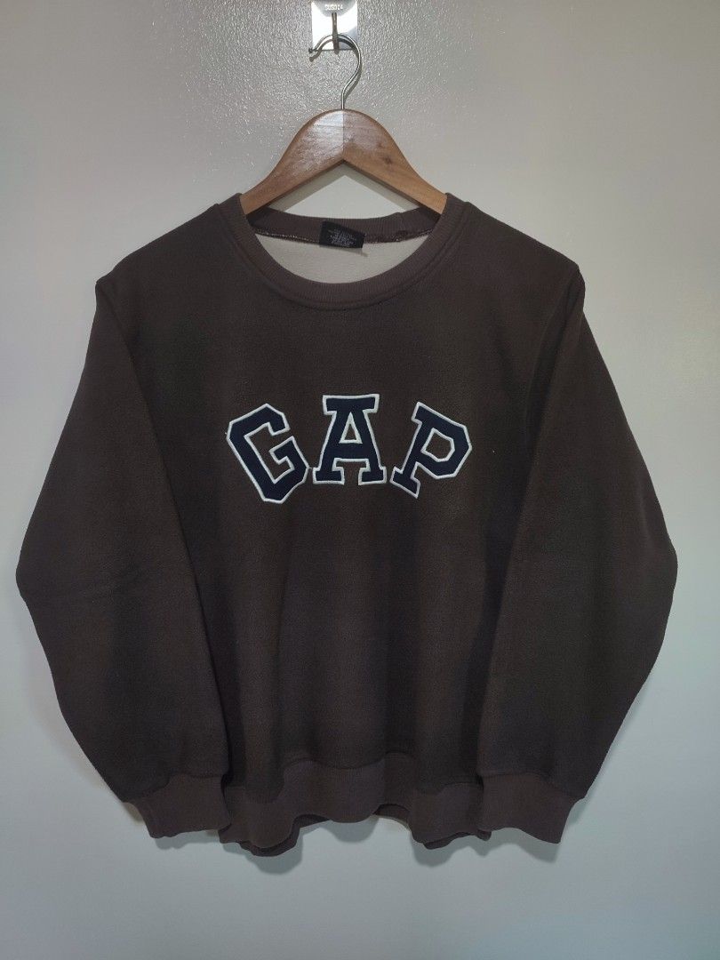 Gap Crewneck (Category: Coats, Jackets and Outerwear) located in Mangaldan. Submitted by thrift.mo.ba (Listing ID 1463969911, Image 1). Description: Gap Crewneck 24x20.