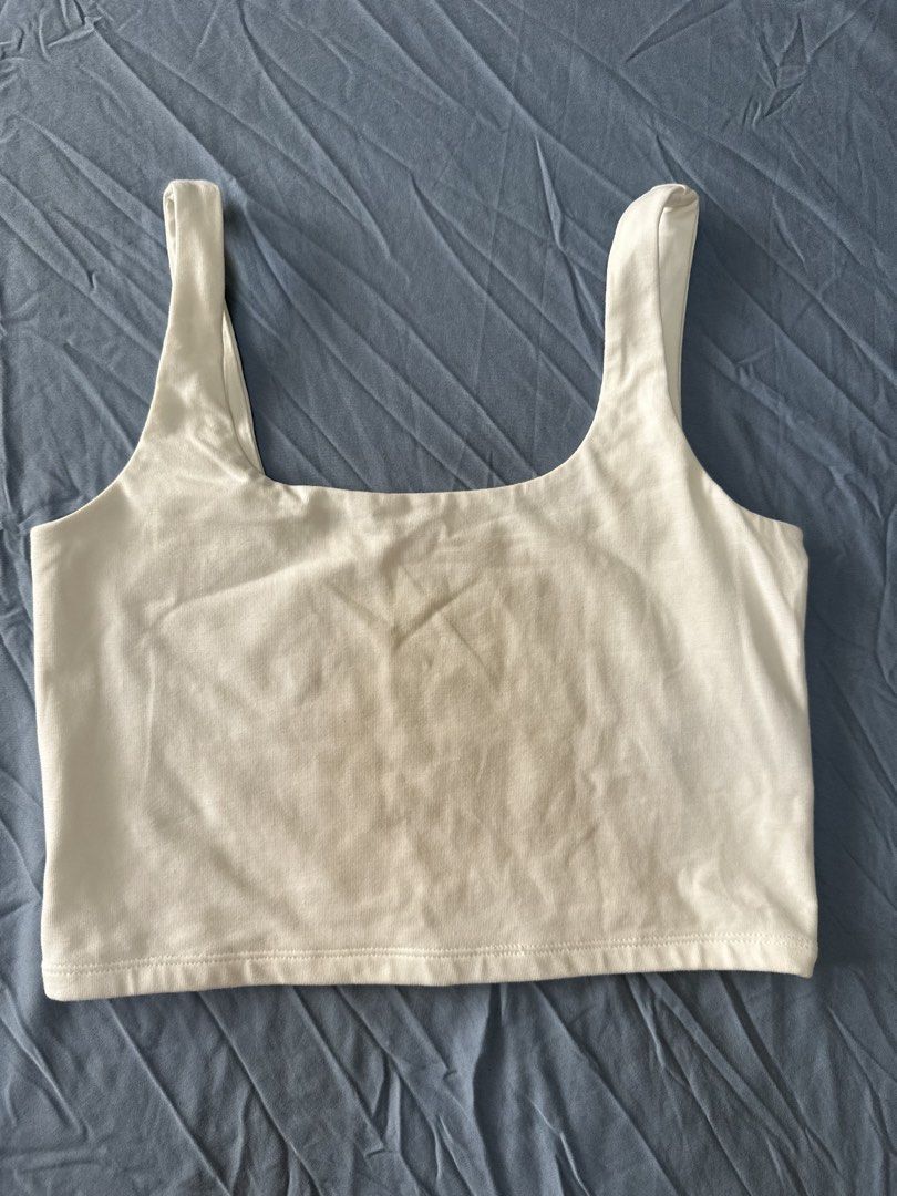 Gap Jersey crop brami (Category: Others Tops) located in Quezon City. Submitted by tan__k (Listing ID 1464049804, Image 2). Description: Authentic Gap size XS petite Color white no flaws It features a classic cropped silhouette with thick tank straps and a clean, minimalist square neckline. .