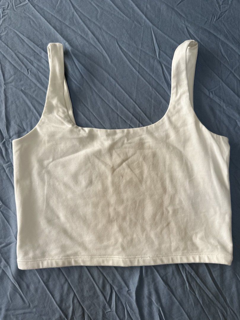 Gap Jersey crop brami (Category: Others Tops) located in Quezon City. Submitted by tan__k (Listing ID 1464049804, Image 3). Description: Authentic Gap size XS petite Color white no flaws It features a classic cropped silhouette with thick tank straps and a clean, minimalist square neckline. .