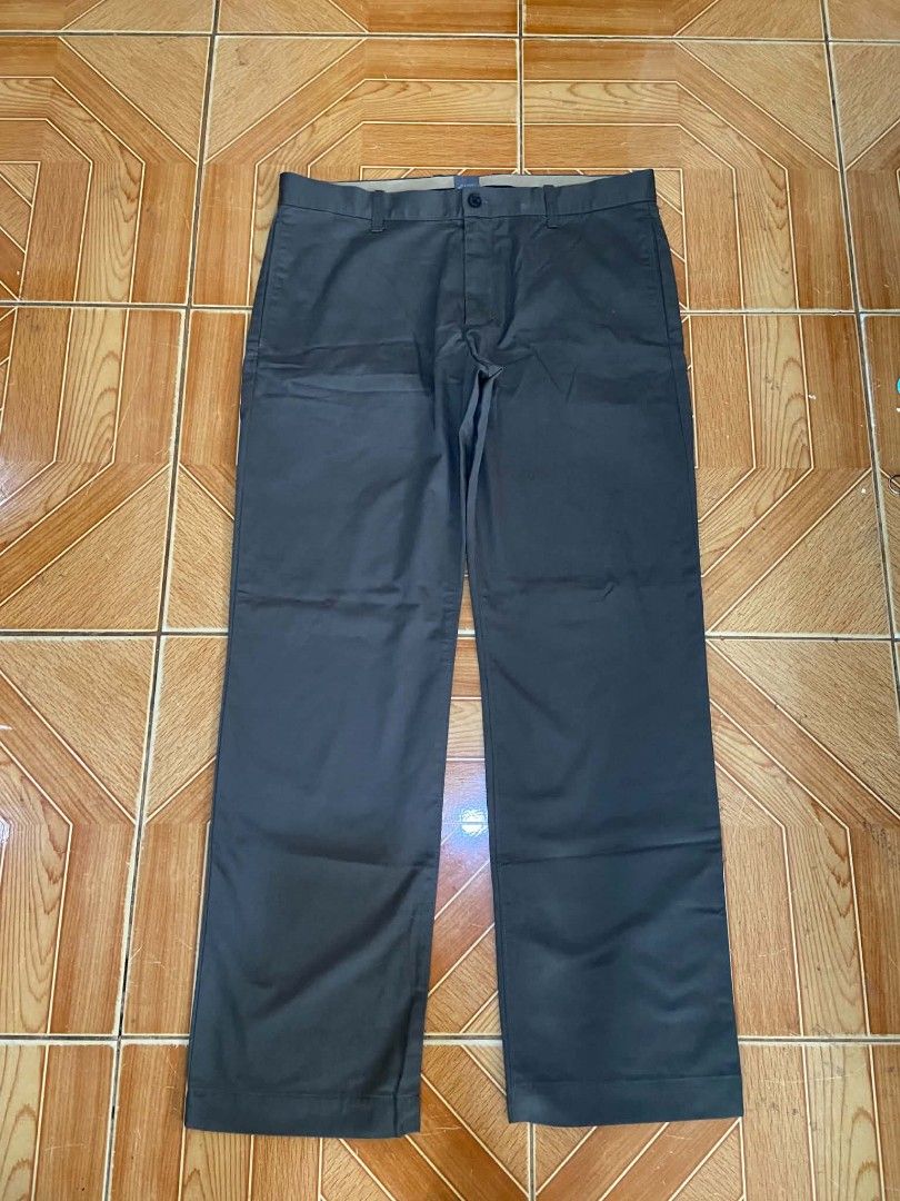 GAP Khakis Classic "Darkgray" (Category: Trousers) located in Paranaque City. Submitted by jc.vibes (Listing ID 1464136363, Image 1). Description: GAP Khakis Classic "Darkgray" Size 35 on Tag Actual Size: 36 x 41 No Issue.