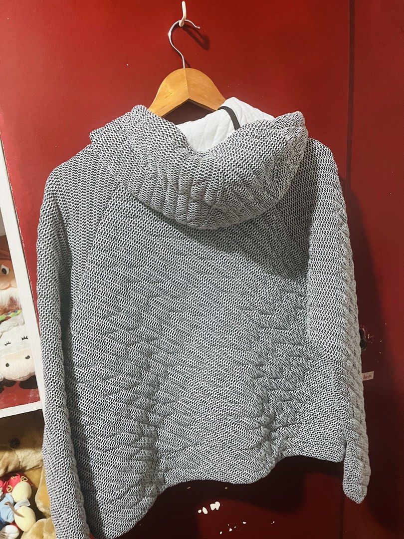 GapFit Jacquard Pullover Hoodie (Category: Coats, Jackets and Outerwear) located in Quezon City. Submitted by wacpon_061972 (Listing ID 1464048928, Image 3). Description: GapFit Jacquard Pullover Hoodie.