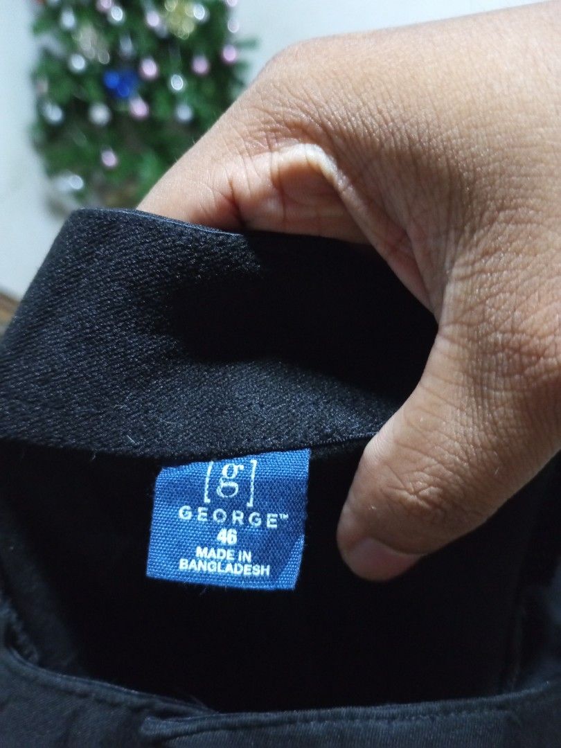 George Walk Shorts Size 46 Black (Category: Shorts) located in Magdalena. Submitted by magdalenathrift20 (Listing ID 1464070033, Image 3). Description: - Black George walk shorts - Size: 46 - Waistline: Fits 46-48 inches - Length: 20 inches - Origin: Made in Bangladesh - Ideal for: Everyday wear.