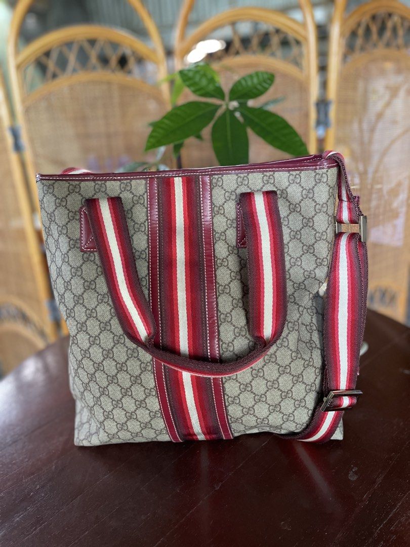 GG (Category: Laptop Bags & Sleeves) located in Laoag. Submitted by sauler (Listing ID 1463939459, Image 3). Description: Ang ganda pwede sa laptop Gucci handbag /Sling .