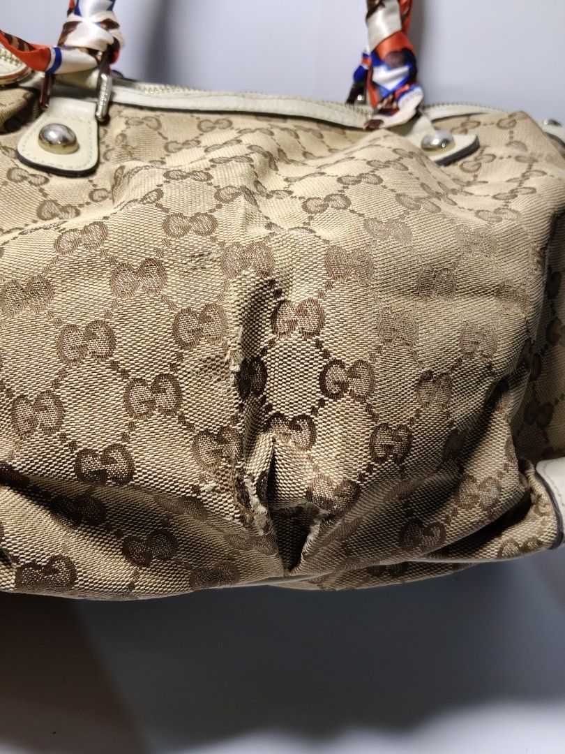 GG CANVAS (Category: Luxury Bags & Wallets) located in Valencia. Submitted by coolwolf_27a64f (Listing ID 1463955516, Image 2). Description: GUCCI CANVAS SHOULDER BAG FLAWS HAV RUBS NO HOLES CODED.