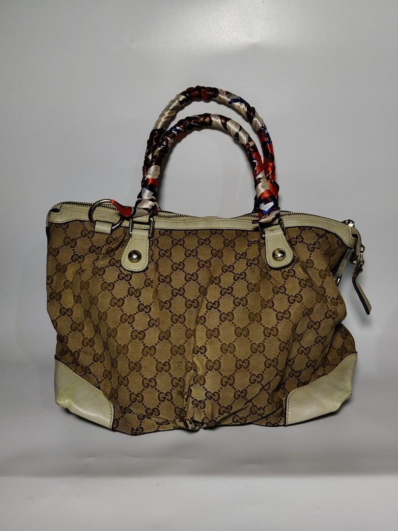 GG CANVAS (Category: Luxury Bags & Wallets) located in Valencia. Submitted by coolwolf_27a64f (Listing ID 1463955516, Image 1). Description: GUCCI CANVAS SHOULDER BAG FLAWS HAV RUBS NO HOLES CODED.