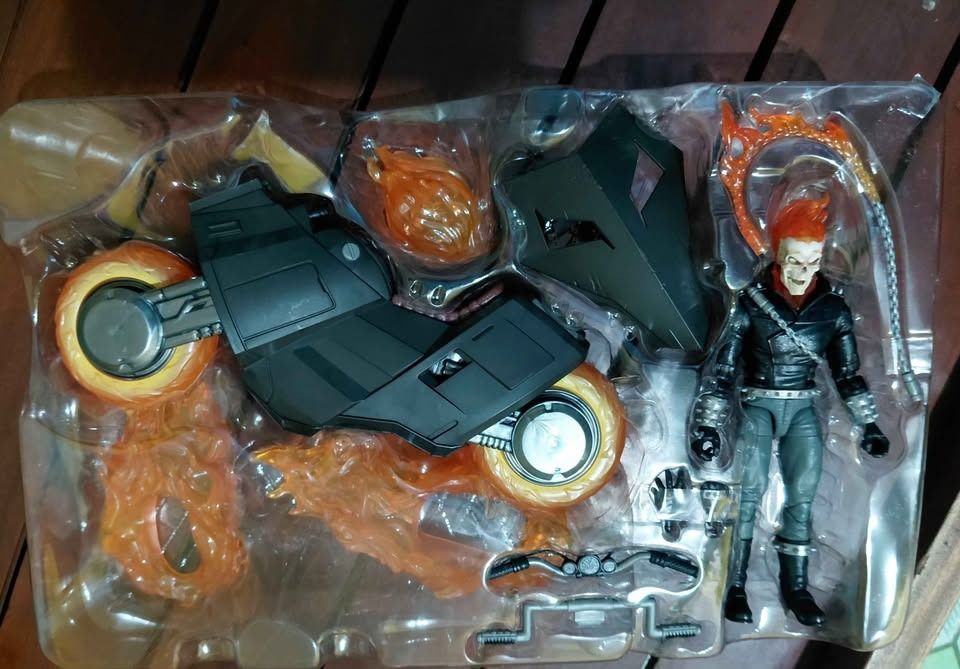 Ghost Rider Motorcycle Hasbro (Category: Figurines & Statues) located in Cebu City. Submitted by goldenwater69 (Listing ID 1463951996, Image 1). Description: Complete Set Only Tested Cebu City Loc 3500 - 0908 517 0189 - Motorcycle with flame wheel effects - All pieces in original packaging - Ideal for collectors.