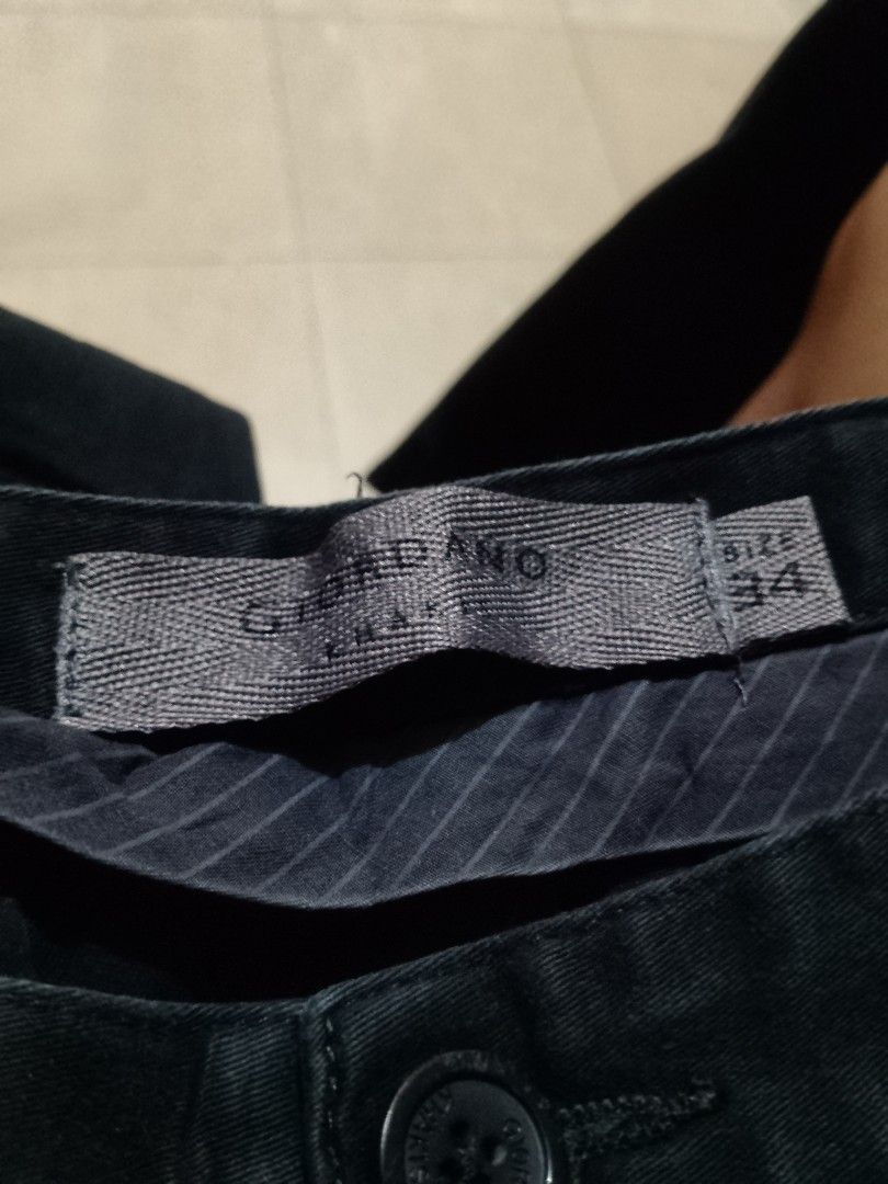 giordano pants (Category: Jeans) located in Oas. Submitted by yortzzz (Listing ID 1464072274, Image 2). Description: may fade lang sa baba konti pero not noticeable.