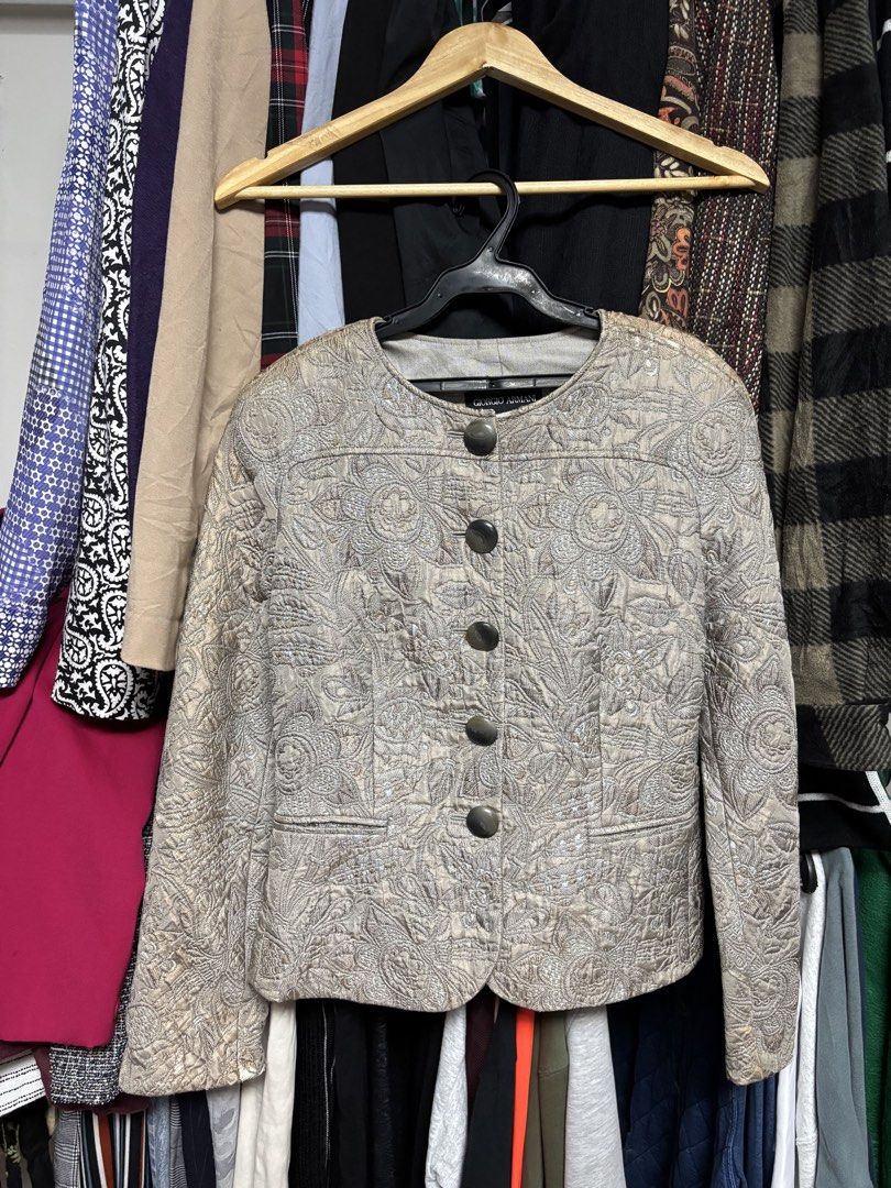 Giorgio Armani Coat (Category: Coats, Jackets and Outerwear) located in Pila. Submitted by isabelasthriftclothes (Listing ID 1464065585, Image 1). Description: .