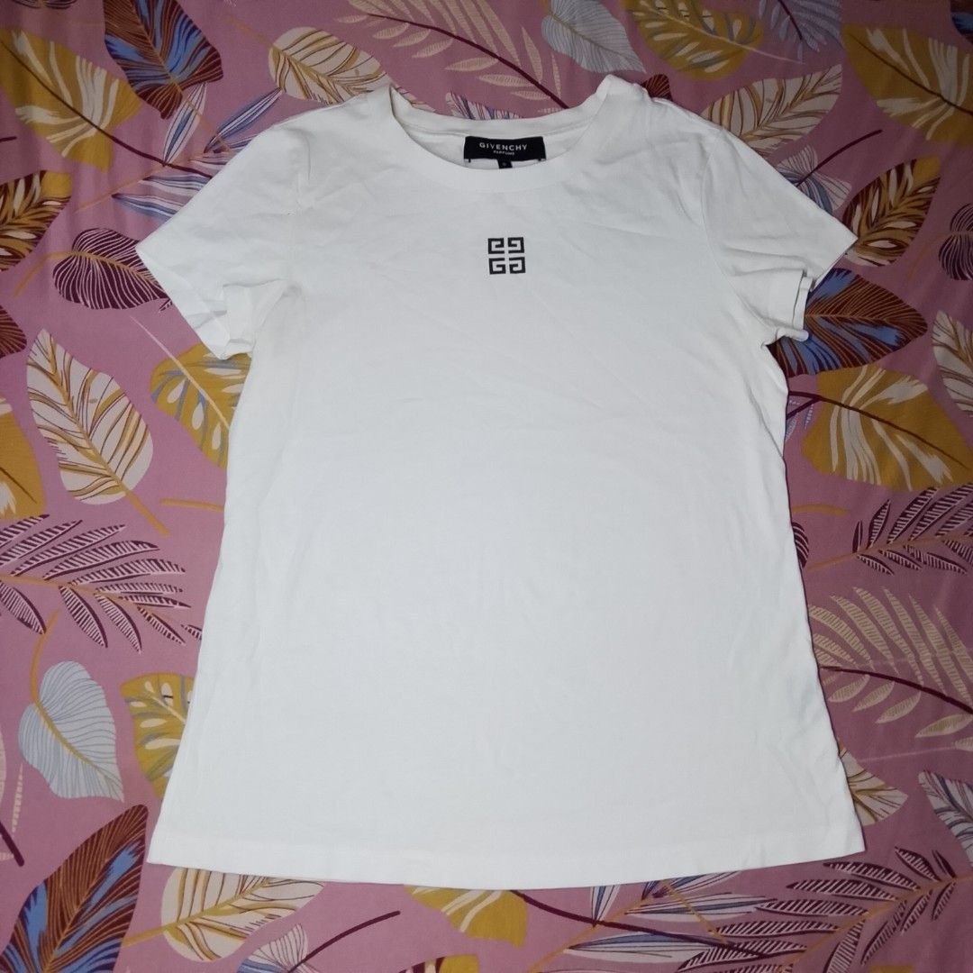 Givenchy Top Womens (Category: Activewear) located in Antipolo. Submitted by arn_thrifts_collections (Listing ID 1464037846, Image 1). Description: GIVENCHY TOP 850+SF DIMES 17X24 Small GOOD CONDITION.